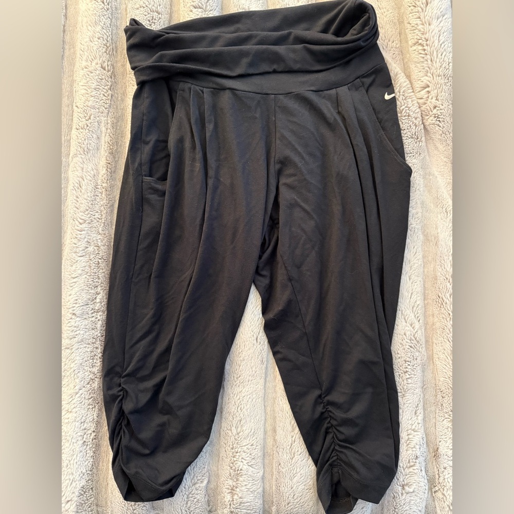 Nike loose jogger capris